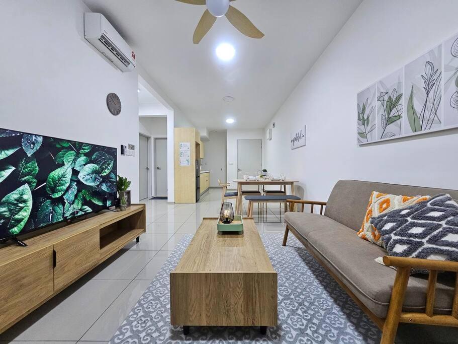 Klang Big Group 10pxs Bayuemas The Tresor Netflix Apartment