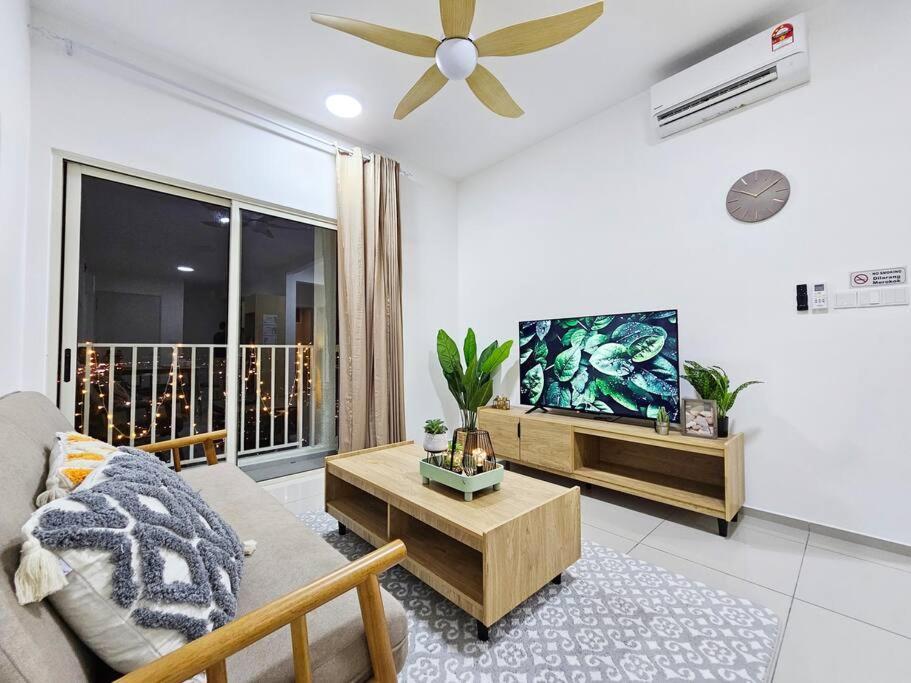 Klang Big Group 10pxs Bayuemas The Tresor Netflix Apartment